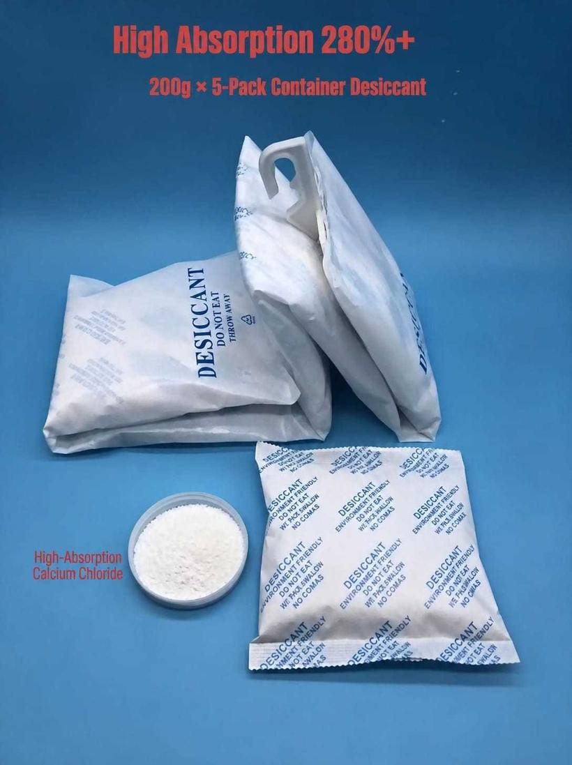 White 200 g hook-bag calcium chloride container desiccant, shown with a loose crystal sample and a flat desiccant sachet on a blue background